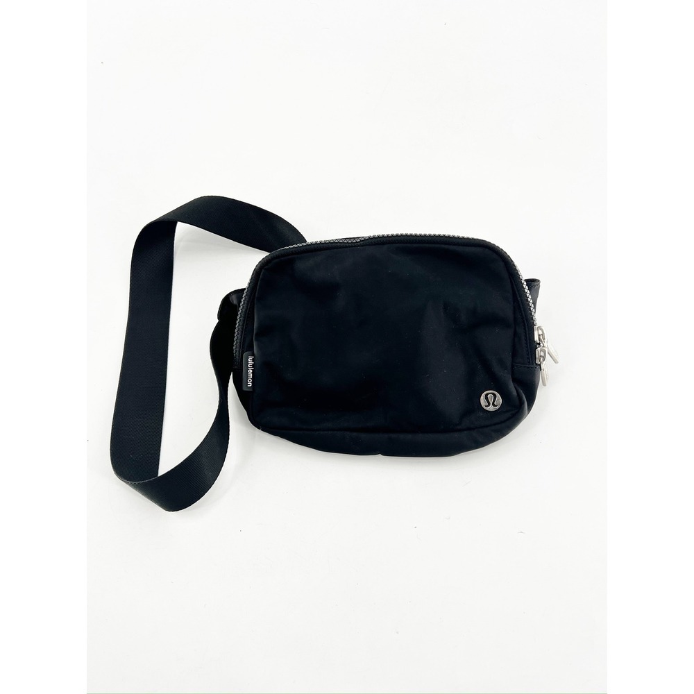 Lululemon Everywhere Belt Bag Women OS Black Good Adjustable Strap Athleisure